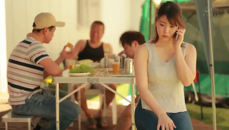 ông xã khờ để người vợ tham gia sự kiện cắm trại với mấy gã nhà kề bên và cái kết