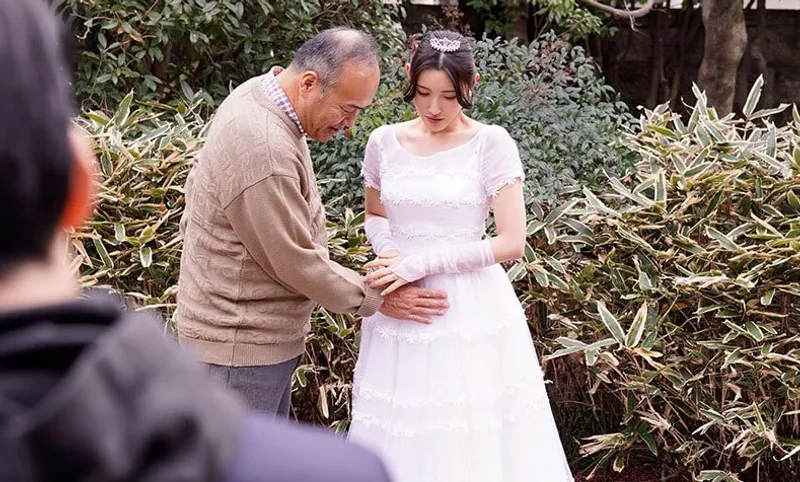 Chồng yêu quá yếu, vợ dù yêu nhưng vẫn thường làm tình với bố anh xã đến có thai