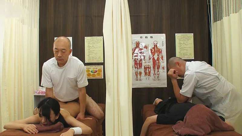 Dẫn gấu đi mát-xa rồi bị địt cạnh bên mà không hề hay biết