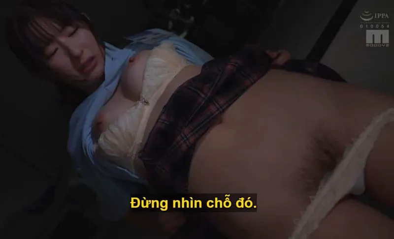 Sếp lớn đang mưu tính đè em nhân viên kiêu kỳ lười nhác, suốt ngày chỉ chăm chăm tán gẫu tin nhắn cùng người yêu.